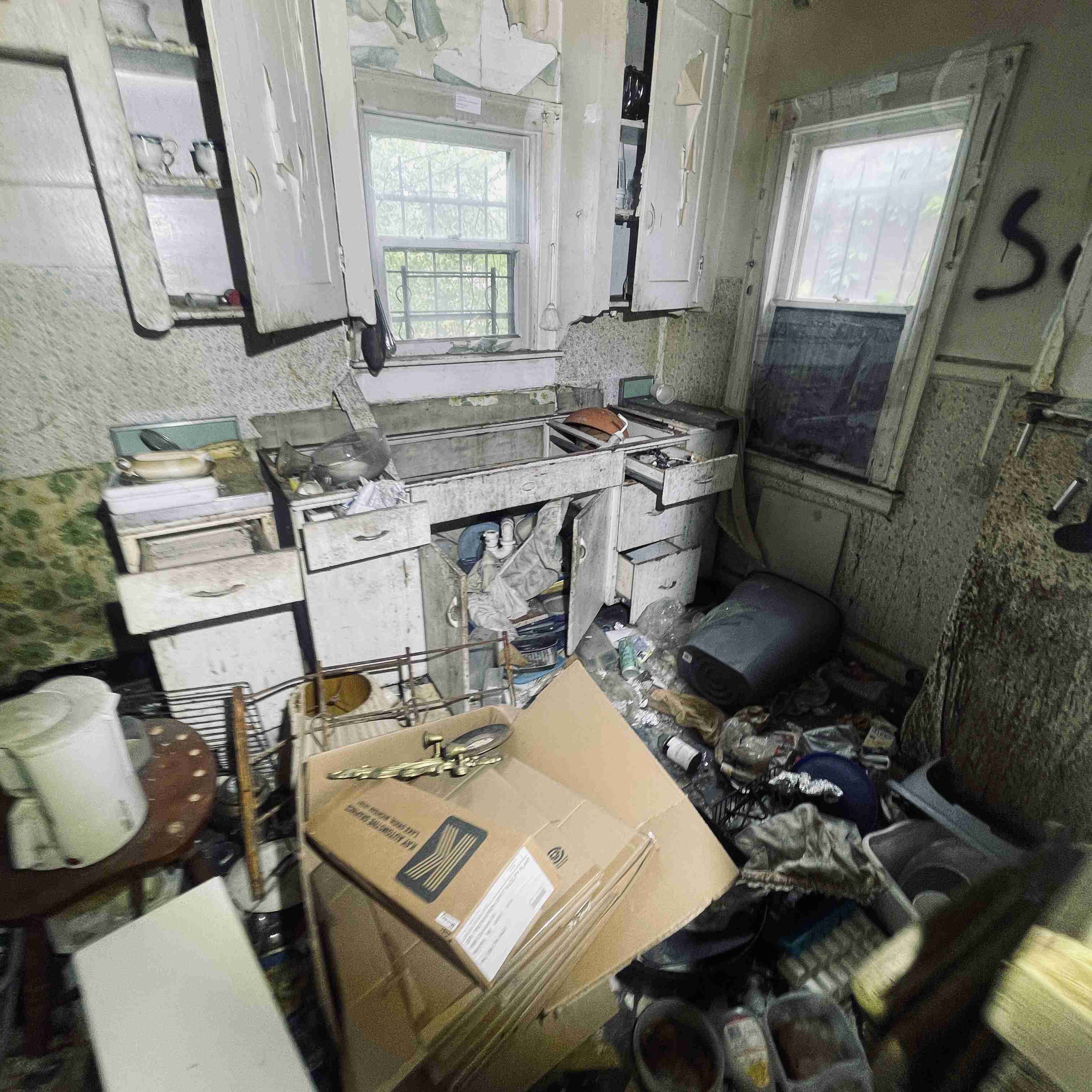 14044 Roselawn (23).jpg